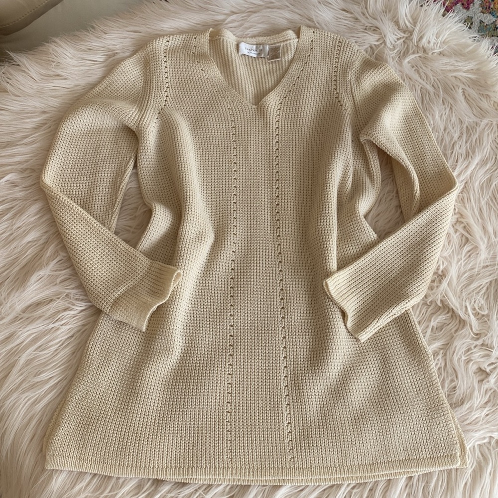 DANA B & KAREN ladies "V" sweater